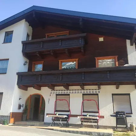 Marlis Apartament *